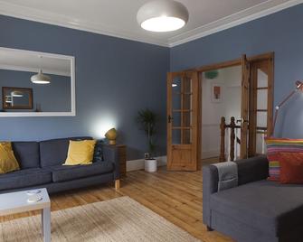The Salt House, Fore Street - Ilfracombe - Oturma odası