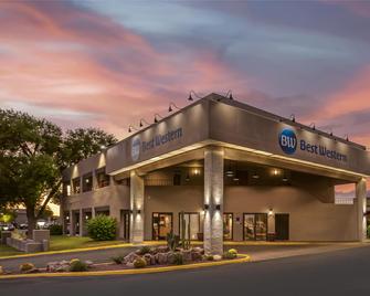 Best Western InnSuites Tucson Foothills Hotel & Suites - טוסון - בניין