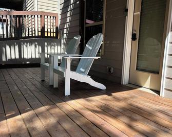 Charming Private Guest Suite in marvelous Buford with WiFi, AC - Buford - Balcón