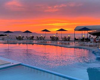 Zorbas Beach Village Hotel - Stavros - Piscina