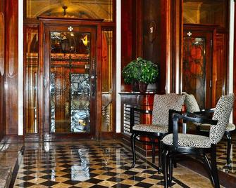 Hotel Manoir D'auteuil - Québec City - Lobby