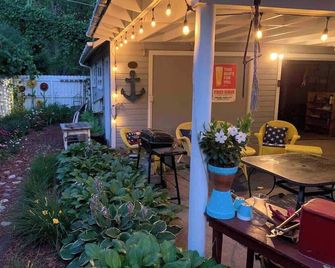 Private upstairs APT by Gregory Park - Brainerd - Patio