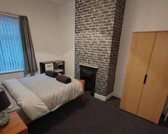 Church View house,2bed,brighouse central location - Brighouse - Bedroom