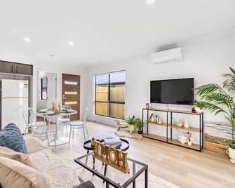 Well-decorated 5BR Family home - Browns Plains - Living room