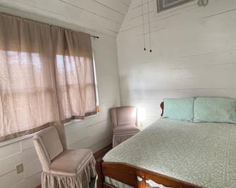 Cozy Cabin at Pigeon Mountain Crossing - LaFayette - Bedroom