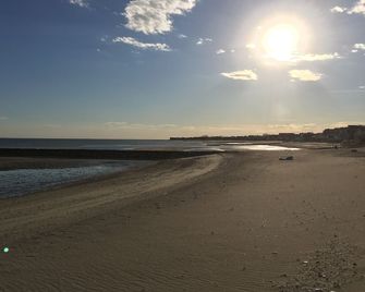 Beach Cottage Steps From The Sand And Surf!! - Fairfield - Beach