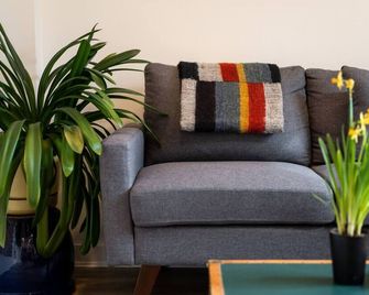 Garden City Suite: Perfect Location & Comfort - Victoria - Salon