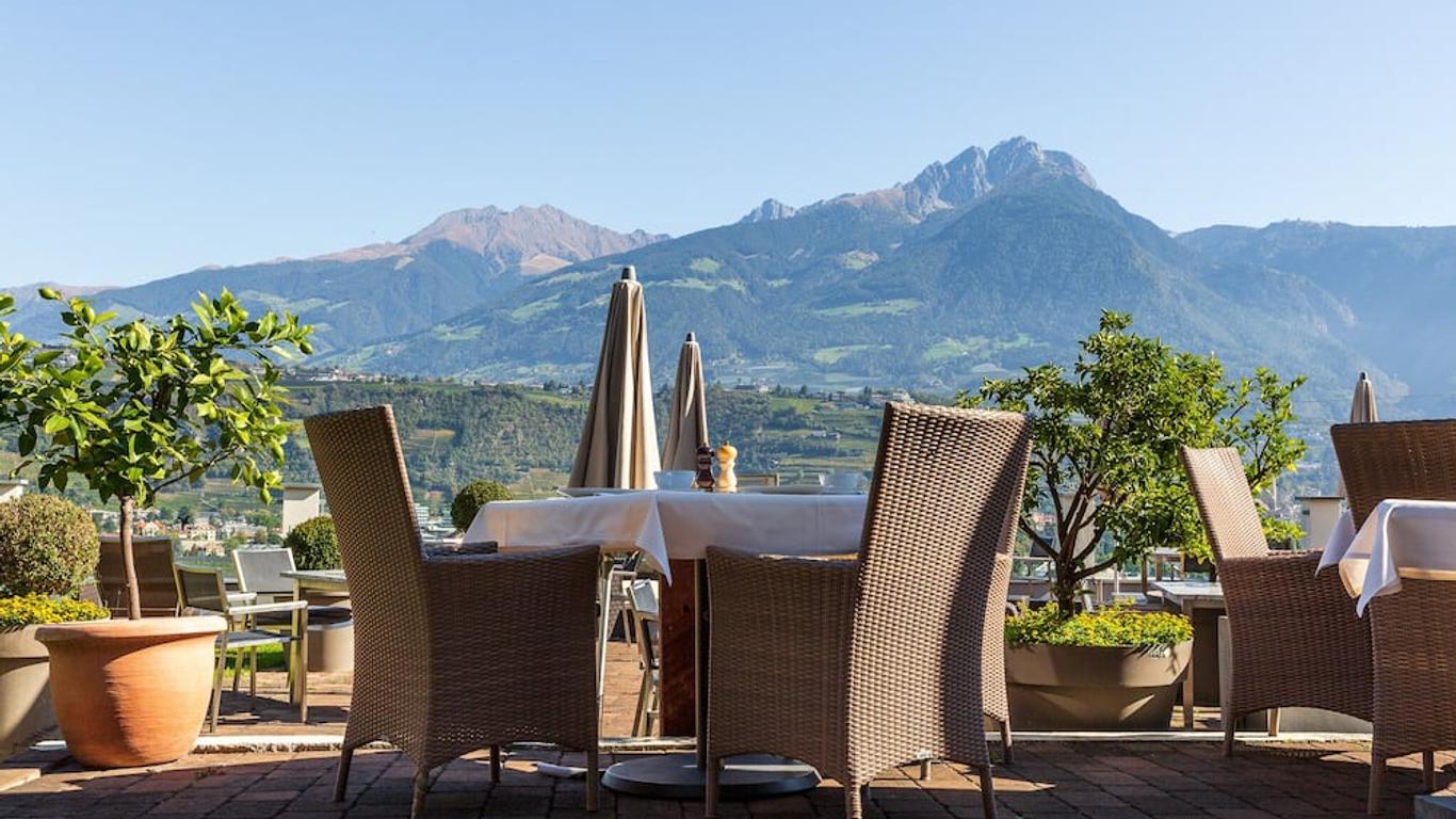 Bio & Wellnesshotel Pazeider - Healing Garden above Meran