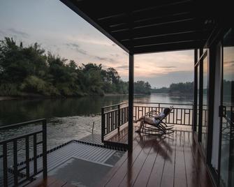 Kwai Tara Riverside Villas - Ban Kaeng Raboet - Balkón