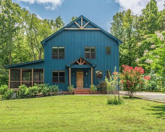 Peaceful & Spacious Modern Home - Lake Views! - Hillsborough - Edificio