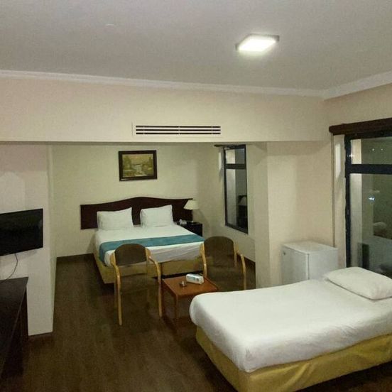Rozana Hotel image 1
