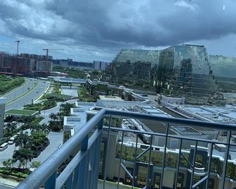 Le Maisse Executive studio/1BR (opp. Okada) - Parañaque - Balcony