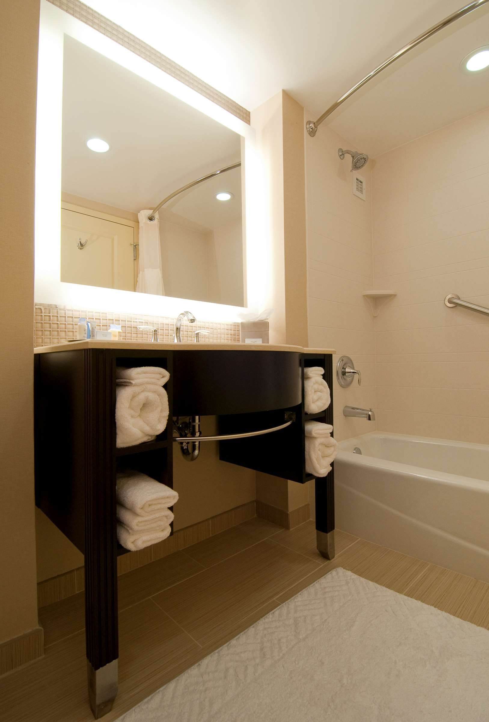 DoubleTree by Hilton Dulles Airport - Sterling - Sterling - Kylpyhuone