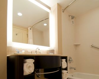 DoubleTree by Hilton Dulles Airport - Sterling - Sterling - Kylpyhuone