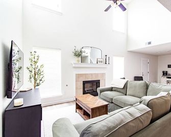 Family and Pet Friendly Hideaway - Olive Branch - Obývací pokoj