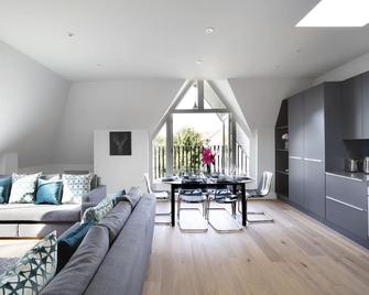 Hampden Apartments - The Richard - Windsor - Living room