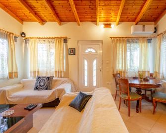 Its A Lovely Property To Relax In - Maratón - Sala de estar