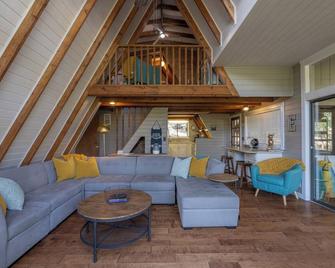 Rae of Sunshine by Innsbrook Vacations! - Wright City - Sala de estar
