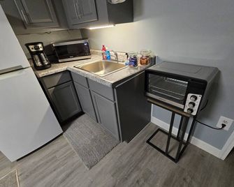 Charming studio with AC and WiFi in delightful Defiance - Defiance - Küche