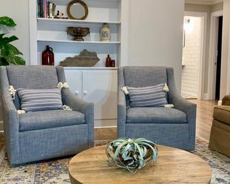 Flower Farm 3 Br/2 Ba Mid Century Farmhouse Near Mammoth Cave, Corvette Museum - Scottsville