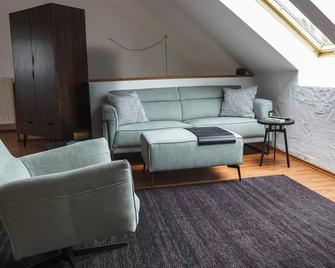 2-bed vacation home shower/WC - weekly booking - Quartier-Eifel - Neroth - Вітальня