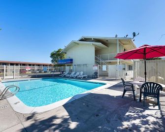 Motel 6-Carson City, Nv - Carson City - Svømmebasseng
