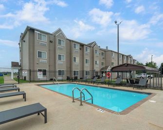 Studio 6 Suites Breaux Bridge, LA - Breaux Bridge - Басейн