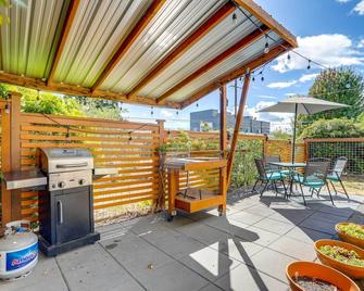 Seattle Garden Apt Walk to Water and Amenities! - Seattle - Patio