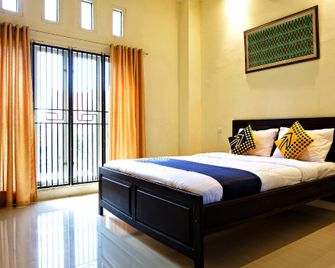 Spot On 2845 La Reso Homestay Syariah - Makassar - Bedroom