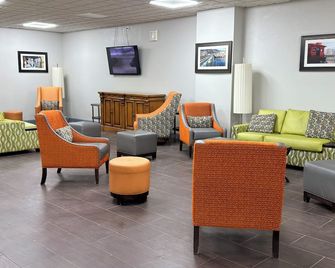 Ramada by Wyndham New Kensington - New Kensington - Lounge