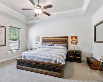 Peacefull Family Home, perfect for your vacation, staycation, or family event - Ponchatoula - Bedroom