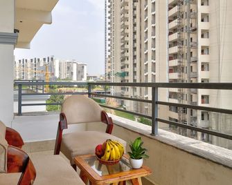 Qotel Signature - Golf Course Road - Gurugram - Balkon