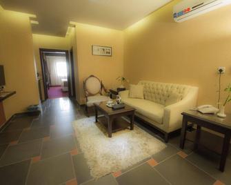 Sharz Hotel - Buraydah - Living room