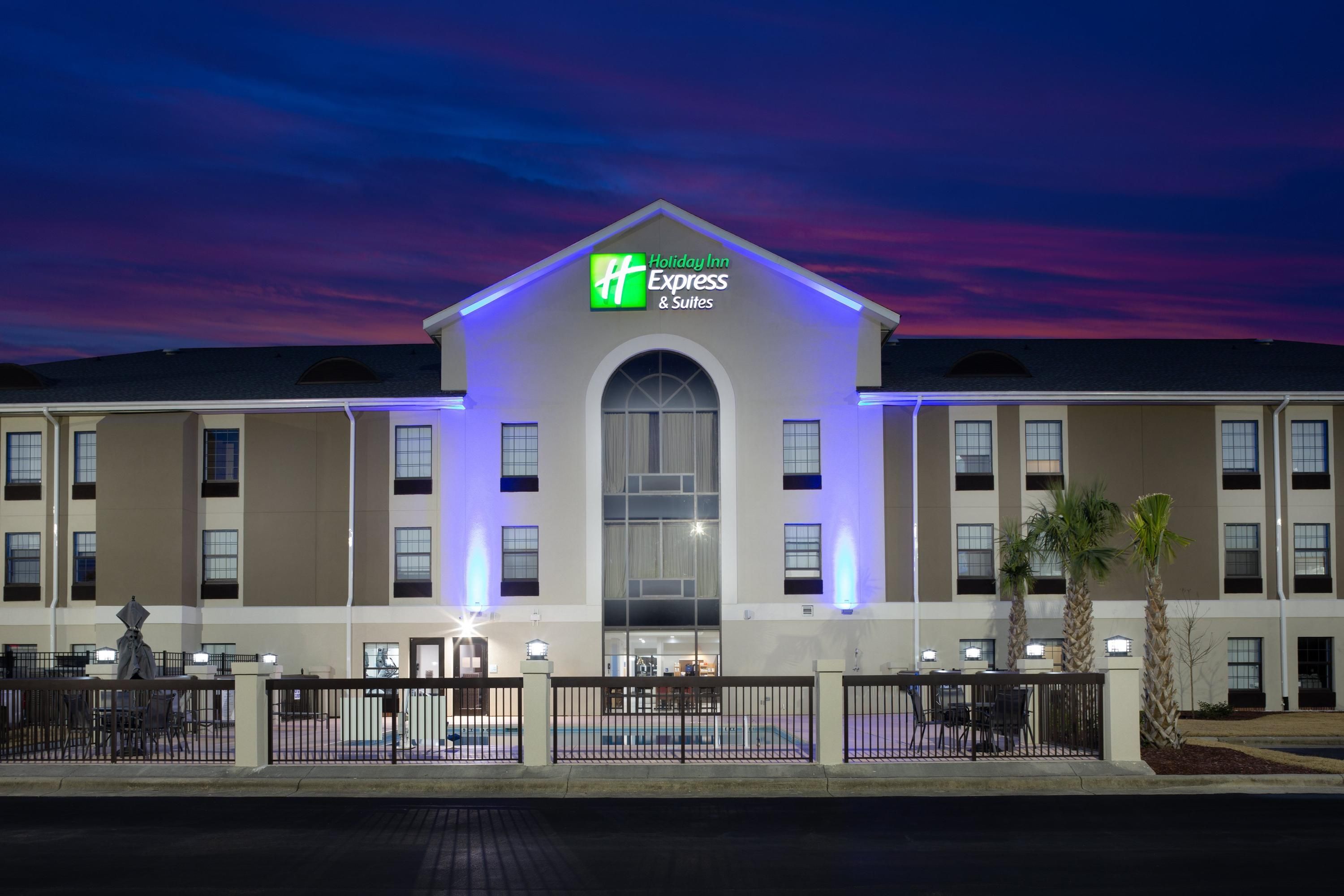 Holiday Inn Express & Suites Morehead City By IHG - Morehead City - Gebäude