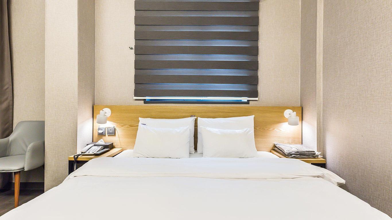 نووون مومو هوتل