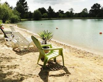 Camping Le Chene Du Lac - Coutras - Plage