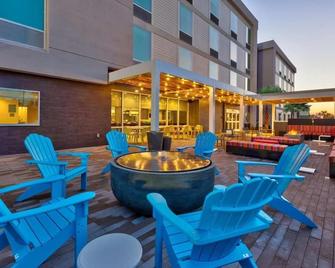 Your Home Away From Home! Onsite Pool, Free Parking, Breakfast, Pets Allowed! - Wilmington - Terasa