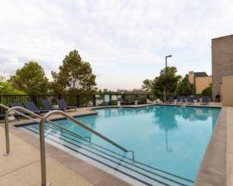 Amazing pool, Steps 2 Broadway right on the Riverfront! - Nashville - Pool