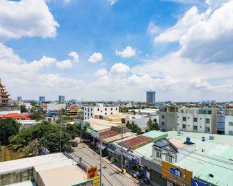 Dancentre Mau Tim Hotel - District 12 - Thuan An - Outdoor view