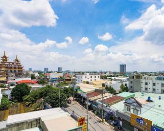Dancentre Mau Tim Hotel - District 12 - Thuan An - Vista del exterior