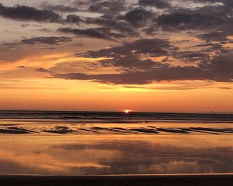 Adorable Cottage, close to beach and town, dog friendly, 30+ days only - Manzanita - Playa