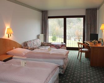 Landgasthof Hotel Zur Linde - Weilrod - Schlafzimmer