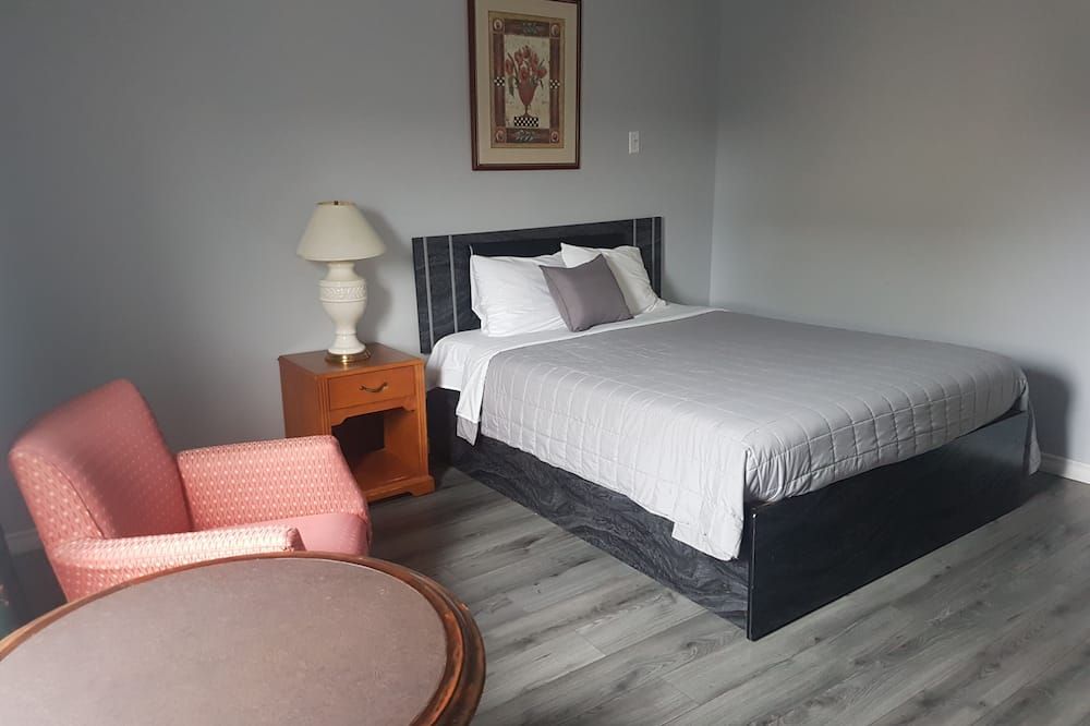 Bedroom view of 7 Nights Stay