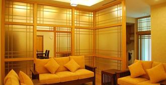 Mciti Suites - Miri - Oturma odası