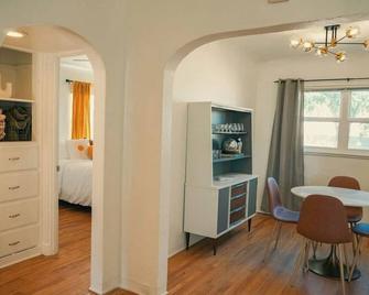 Mid-Century Dream In Nob Hill - Alburquerque - Comedor