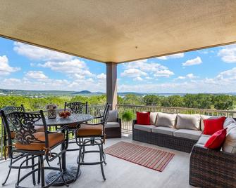 Hollows Resort Villa with Panoramic Lake & Hill Country Views, 4 pools & Beach Club! - Volente - Balcony