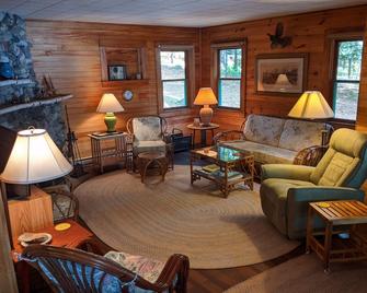 Lake house w. private dock on Northern Lake George - Putnam Station - Sala de estar