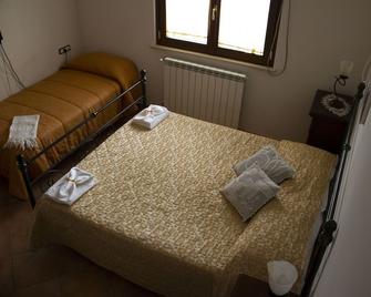 B&B 'Za' Vittoria'#lagodibomba - Bomba - Bedroom
