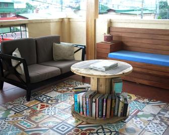 1 River Central Hostel - Makati - Lounge
