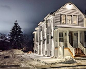 883 suite 102 Bromont Vieux Village 2cac , foyer - Bromont - Building